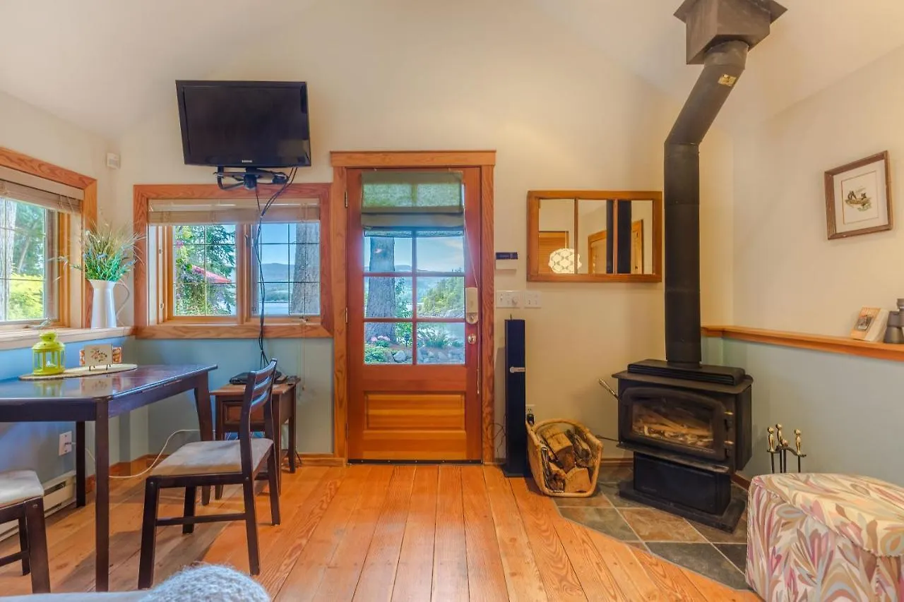 Tranquility Bay Waterfront Inn Sechelt 5*,  Καναδάς