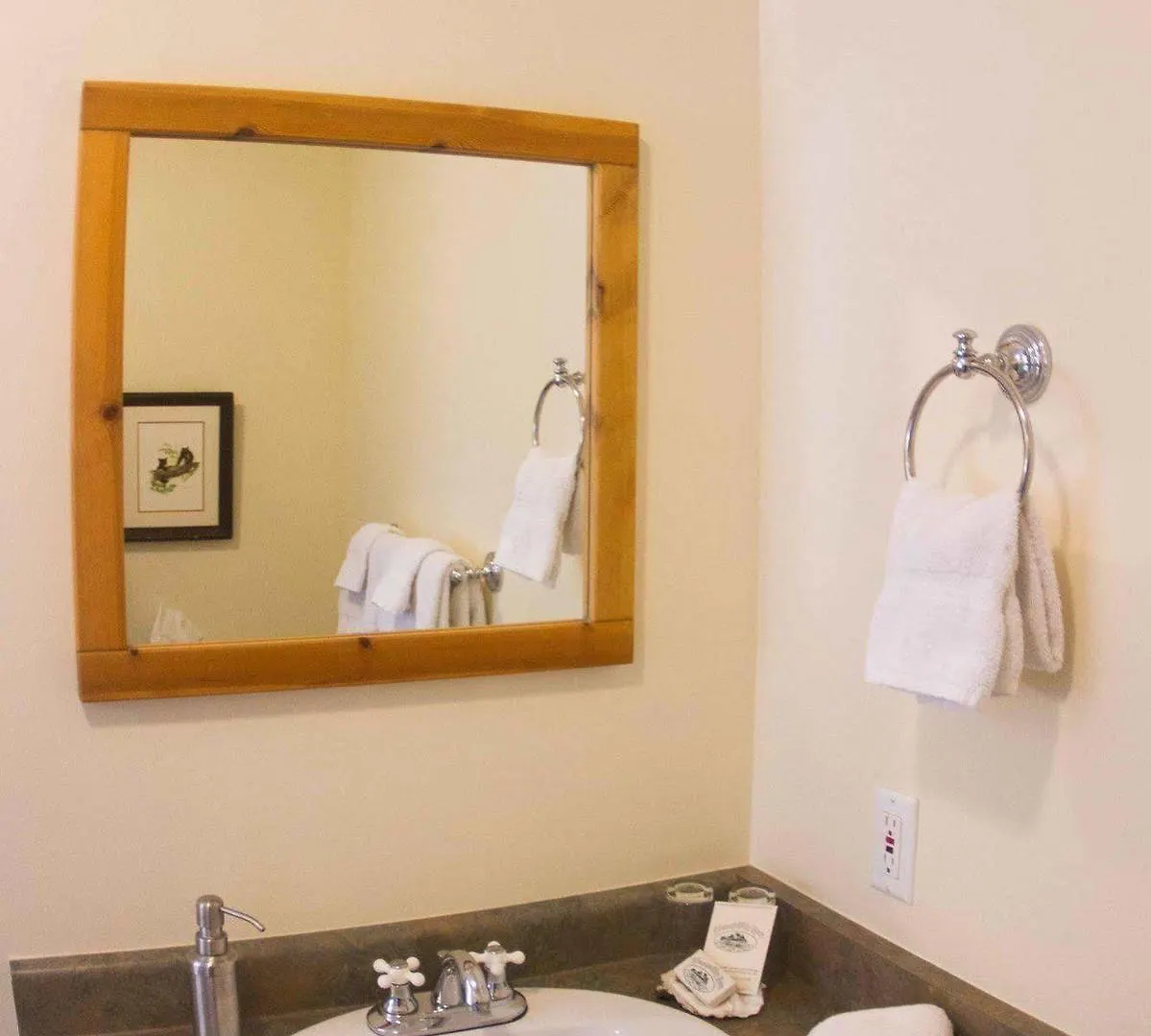 Tranquility Bay Waterfront Inn Sechelt