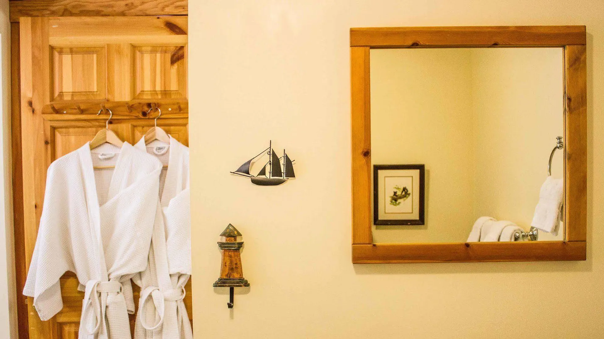 *****  Tranquility Bay Waterfront Inn Sechelt Canada
